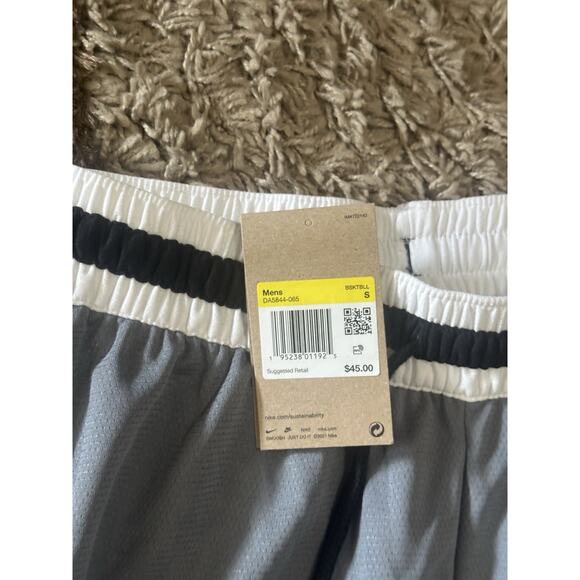 NWT Nike DRI-FIT DNA Basketball Shorts Grey Black Men's Small DH7160-065 - Picture 5 of 5